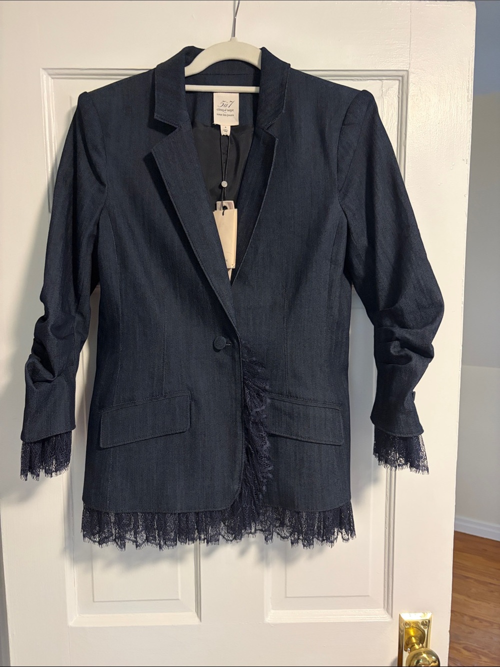 Cinq a sept Navy Lace-Trim Single-Button Blazer size 4